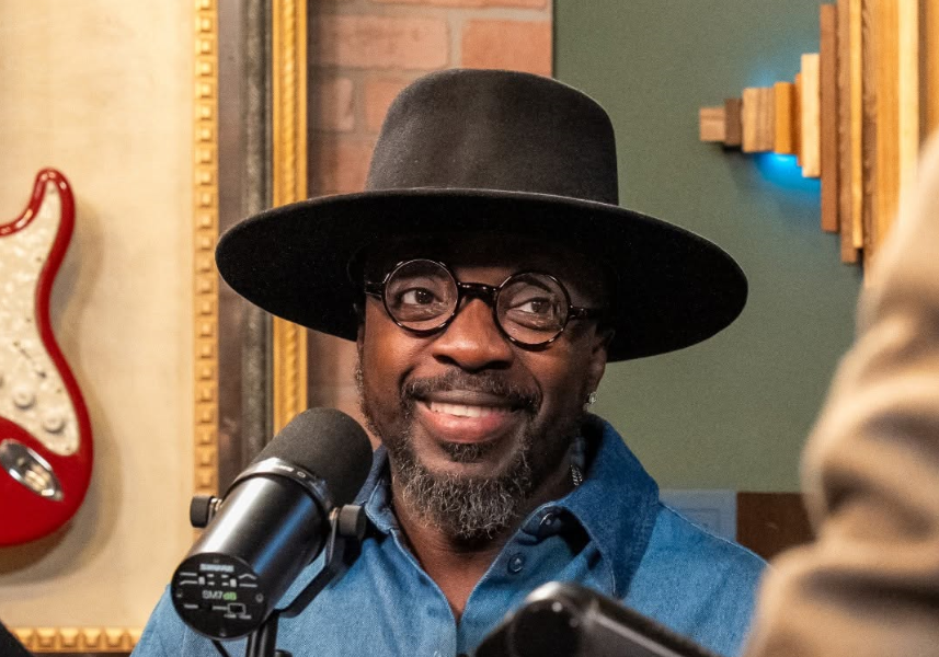 Anthony Hamilton performing live, representing his music career and earnings from R&B hits