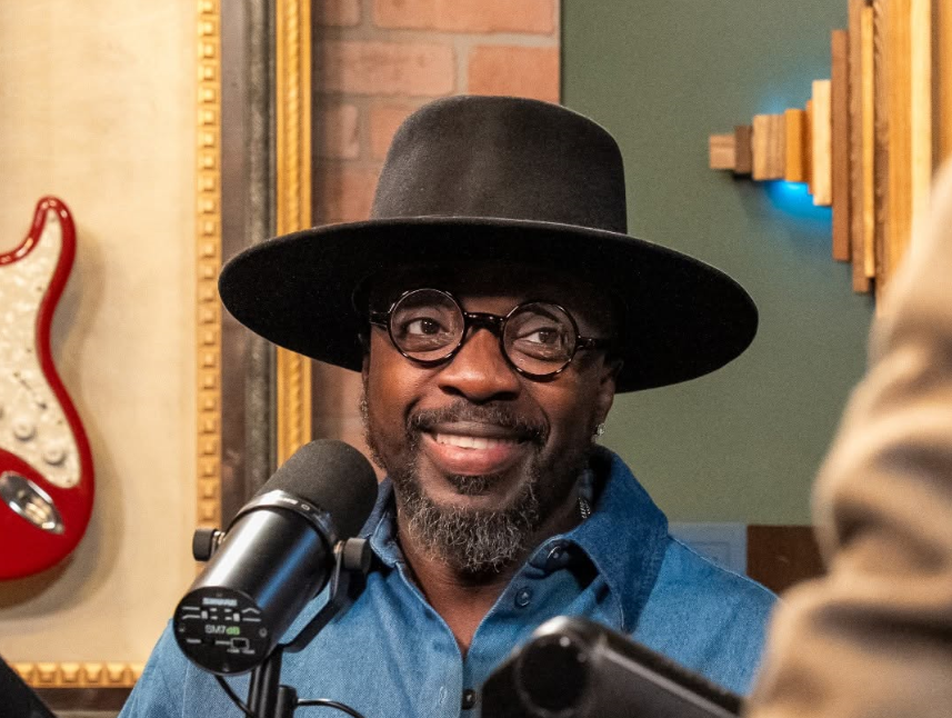 Anthony Hamilton performing live, representing his music career and earnings from R&B hits